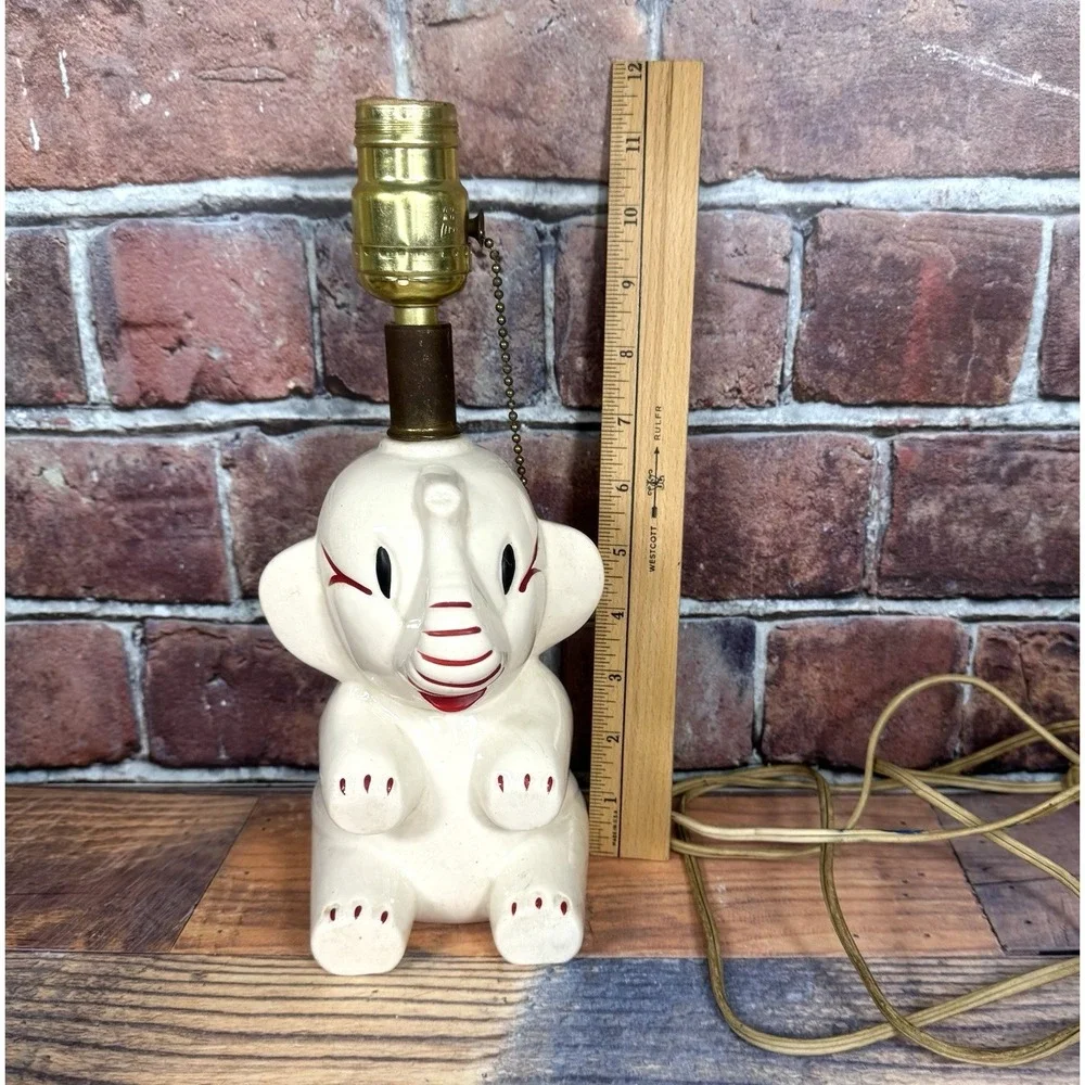 Vintage‎ Totline Ceramic Elephant table Lamp 1940's-1950's Working! Pull Chain
